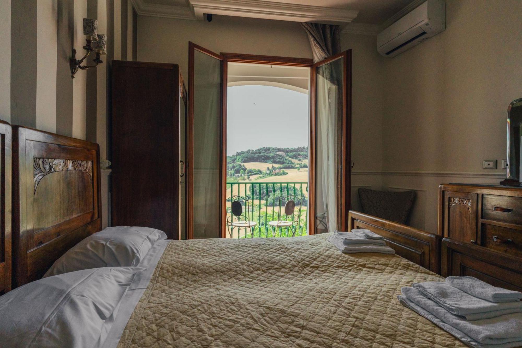Locanda Dolcevita Dozza Bagian luar foto